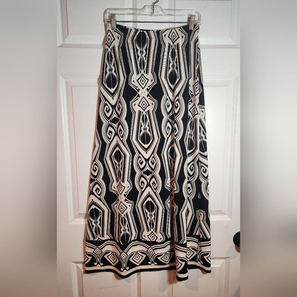 Chico's Travelers Super Stretchy Black Cream Geometric Pull On Maxi Skirt S